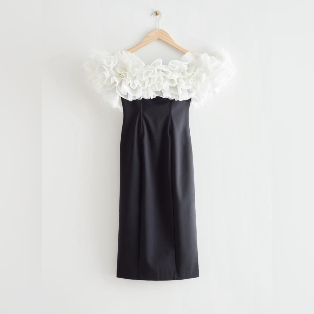 & Other Stories Off Shoulder Tulle Midi Dress. New with tag. Size US8.